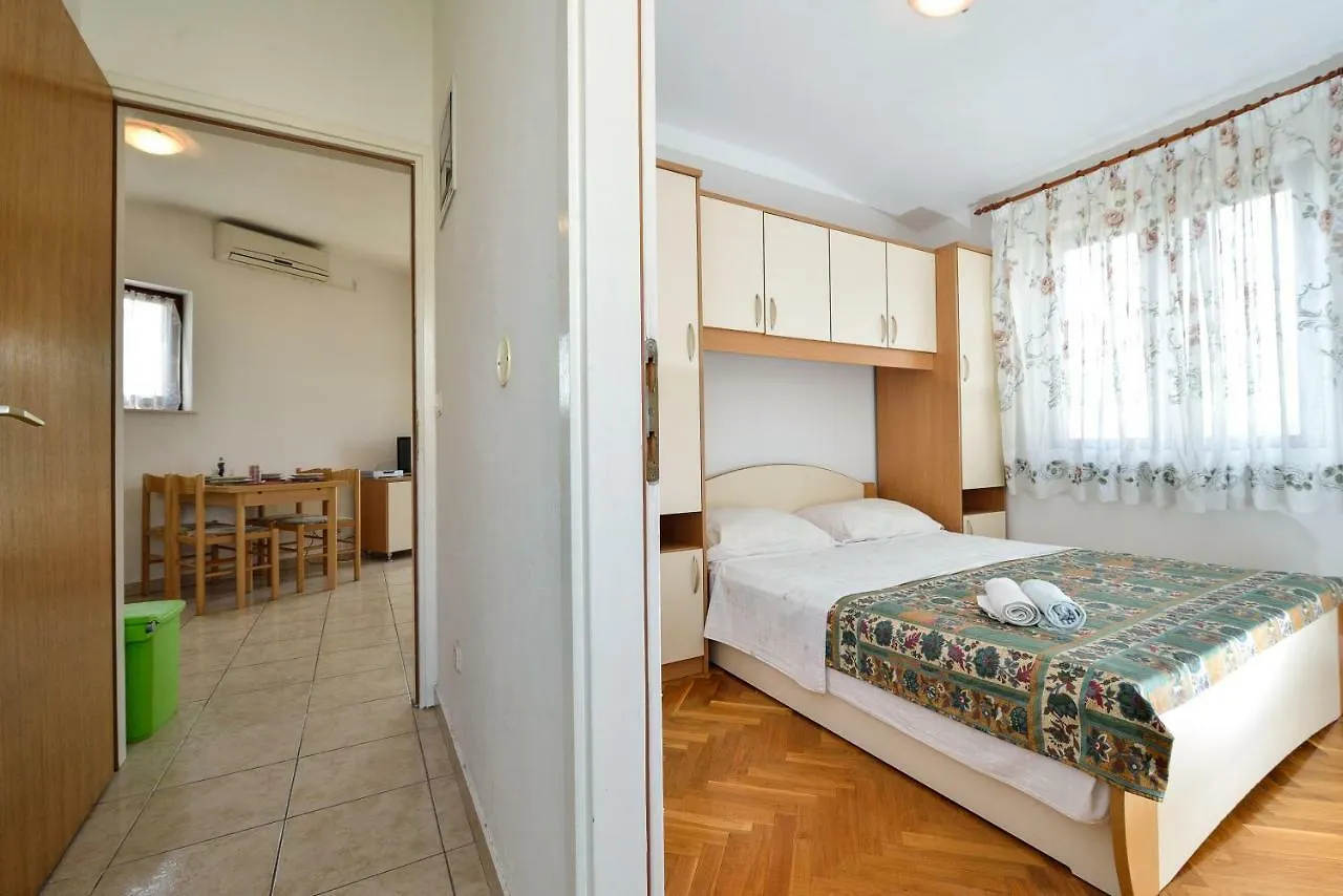Apartments Ana Petrcane 0*,
