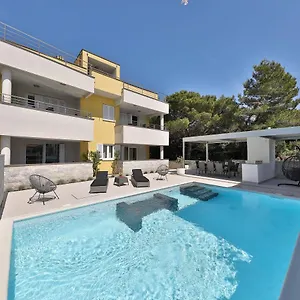 Apartman Luxury Nada With Pool, Petrcane